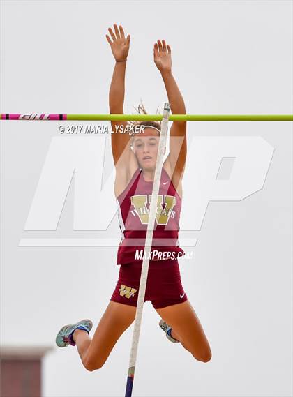 Thumbnail 1 in UIL Regional Track & Field Meet R3 photogallery.