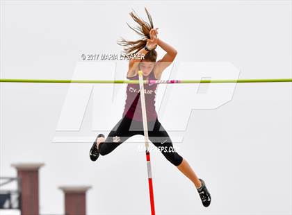 Thumbnail 2 in UIL Regional Track & Field Meet R3 photogallery.