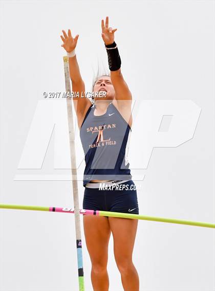 Thumbnail 2 in UIL Regional Track & Field Meet R3 photogallery.