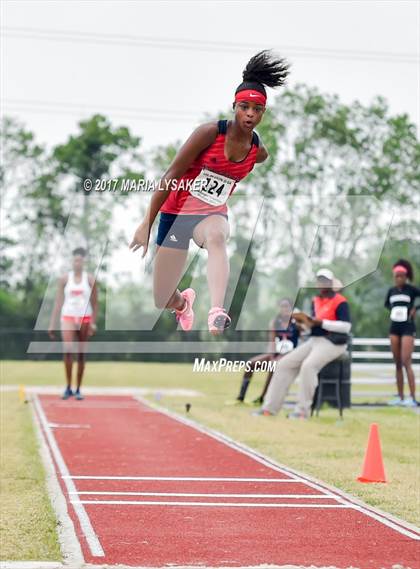 Thumbnail 1 in UIL Regional Track & Field Meet R3 photogallery.