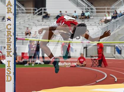 Thumbnail 2 in UIL Regional Track & Field Meet R3 photogallery.