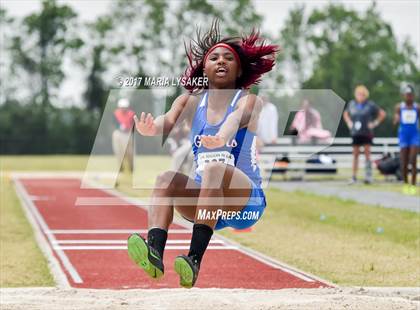 Thumbnail 1 in UIL Regional Track & Field Meet R3 photogallery.