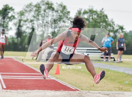 Thumbnail 1 in UIL Regional Track & Field Meet R3 photogallery.