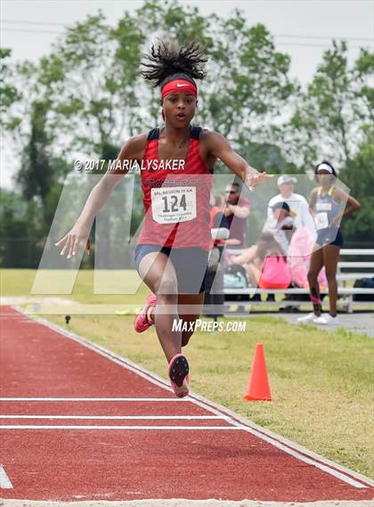 Thumbnail 1 in UIL Regional Track & Field Meet R3 photogallery.