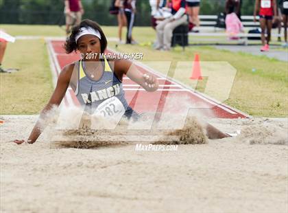 Thumbnail 1 in UIL Regional Track & Field Meet R3 photogallery.