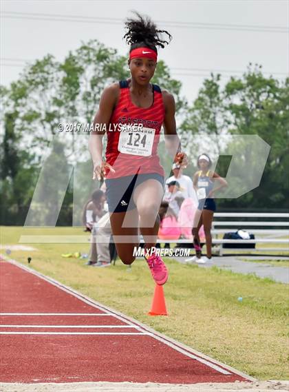 Thumbnail 2 in UIL Regional Track & Field Meet R3 photogallery.