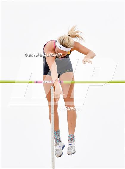 Thumbnail 2 in UIL Regional Track & Field Meet R3 photogallery.