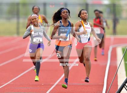 Thumbnail 1 in UIL Regional Track & Field Meet R3 photogallery.