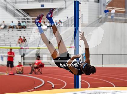 Thumbnail 2 in UIL Regional Track & Field Meet R3 photogallery.