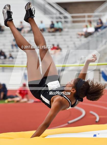 Thumbnail 2 in UIL Regional Track & Field Meet R3 photogallery.