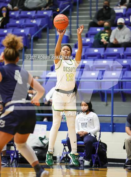 Thumbnail 3 in DeSoto vs. Shoemaker (UIL 6A Bi-District) photogallery.