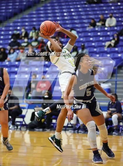 Thumbnail 3 in DeSoto vs. Shoemaker (UIL 6A Bi-District) photogallery.