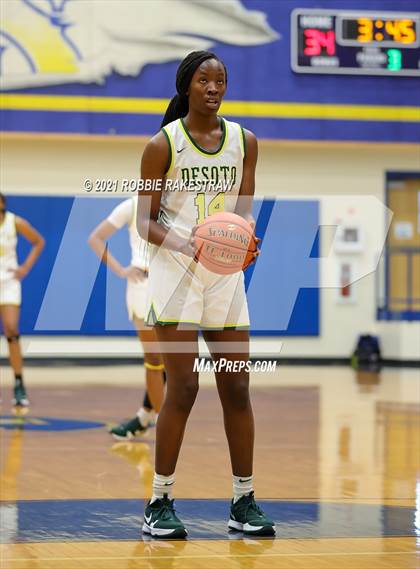 Thumbnail 3 in DeSoto vs. Shoemaker (UIL 6A Bi-District) photogallery.