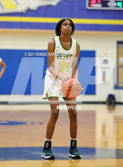 Thumbnail 1 in DeSoto vs. Shoemaker (UIL 6A Bi-District) photogallery.