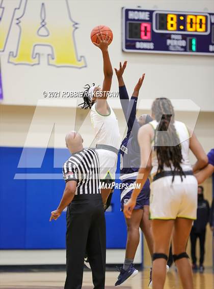 Thumbnail 1 in DeSoto vs. Shoemaker (UIL 6A Bi-District) photogallery.