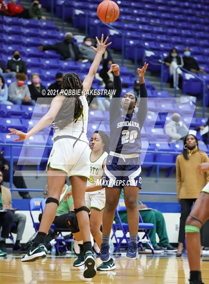 Thumbnail 1 in DeSoto vs. Shoemaker (UIL 6A Bi-District) photogallery.