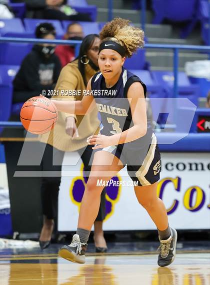 Thumbnail 2 in DeSoto vs. Shoemaker (UIL 6A Bi-District) photogallery.