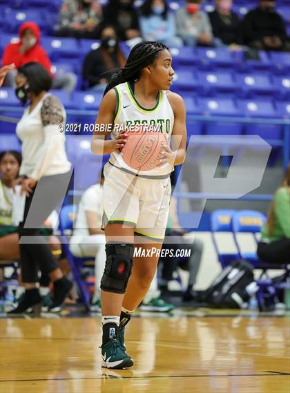 Thumbnail 2 in DeSoto vs. Shoemaker (UIL 6A Bi-District) photogallery.