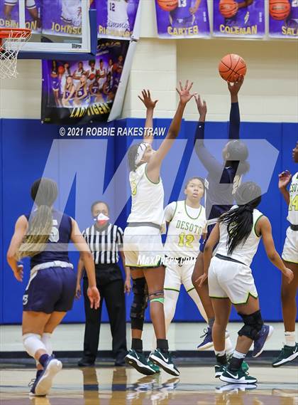 Thumbnail 1 in DeSoto vs. Shoemaker (UIL 6A Bi-District) photogallery.