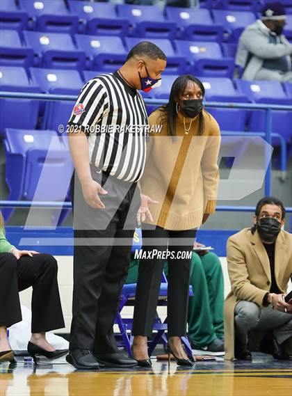 Thumbnail 1 in DeSoto vs. Shoemaker (UIL 6A Bi-District) photogallery.