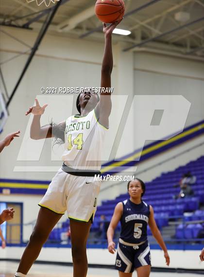 Thumbnail 3 in DeSoto vs. Shoemaker (UIL 6A Bi-District) photogallery.