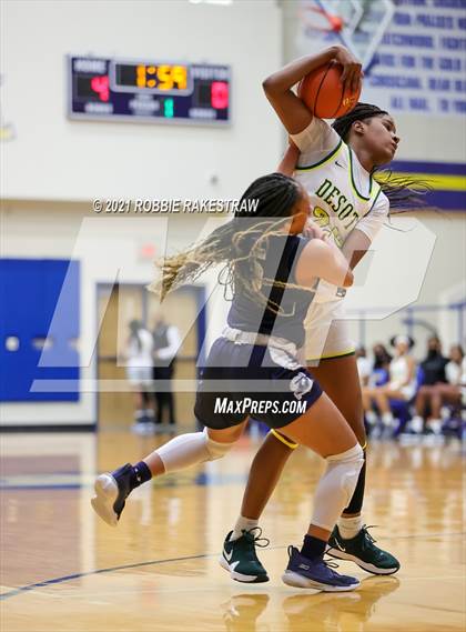 Thumbnail 3 in DeSoto vs. Shoemaker (UIL 6A Bi-District) photogallery.