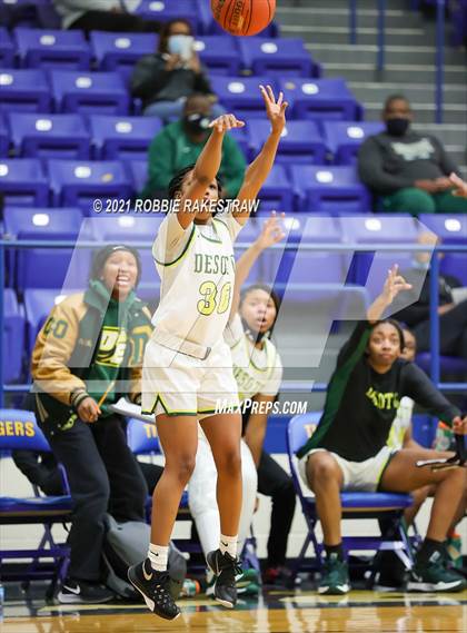 Thumbnail 1 in DeSoto vs. Shoemaker (UIL 6A Bi-District) photogallery.