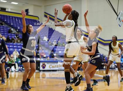 Thumbnail 3 in DeSoto vs. Shoemaker (UIL 6A Bi-District) photogallery.
