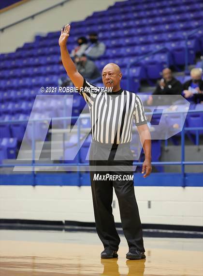 Thumbnail 2 in DeSoto vs. Shoemaker (UIL 6A Bi-District) photogallery.