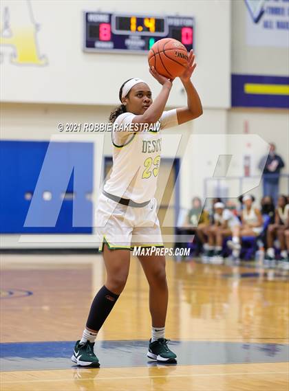 Thumbnail 1 in DeSoto vs. Shoemaker (UIL 6A Bi-District) photogallery.