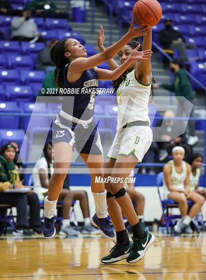 Thumbnail 3 in DeSoto vs. Shoemaker (UIL 6A Bi-District) photogallery.