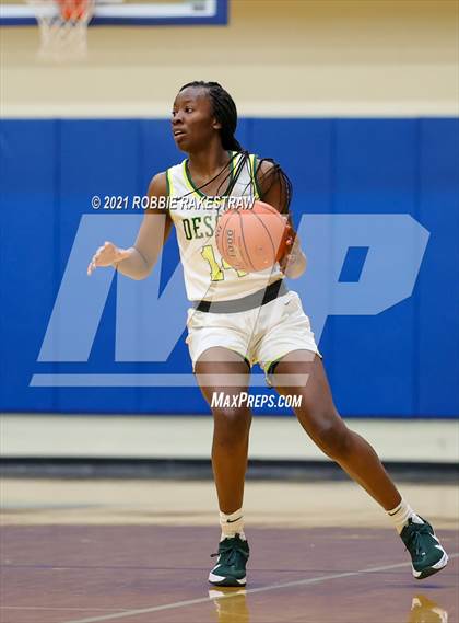 Thumbnail 2 in DeSoto vs. Shoemaker (UIL 6A Bi-District) photogallery.