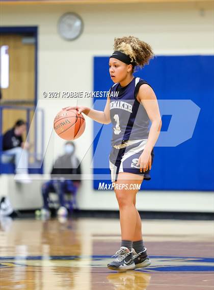 Thumbnail 2 in DeSoto vs. Shoemaker (UIL 6A Bi-District) photogallery.