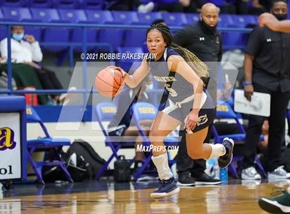 Thumbnail 2 in DeSoto vs. Shoemaker (UIL 6A Bi-District) photogallery.