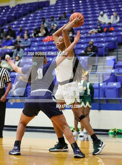 Thumbnail 2 in DeSoto vs. Shoemaker (UIL 6A Bi-District) photogallery.