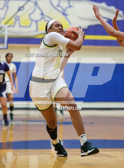 Thumbnail 2 in DeSoto vs. Shoemaker (UIL 6A Bi-District) photogallery.