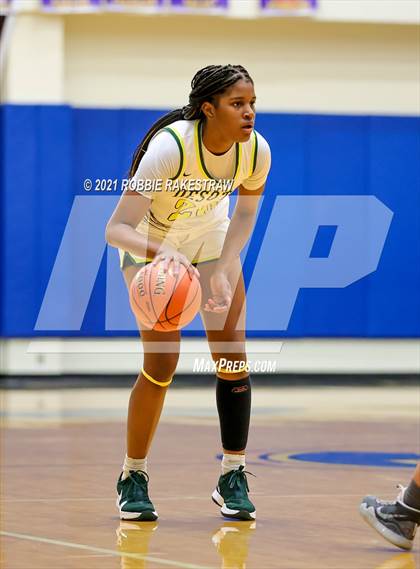 Thumbnail 3 in DeSoto vs. Shoemaker (UIL 6A Bi-District) photogallery.