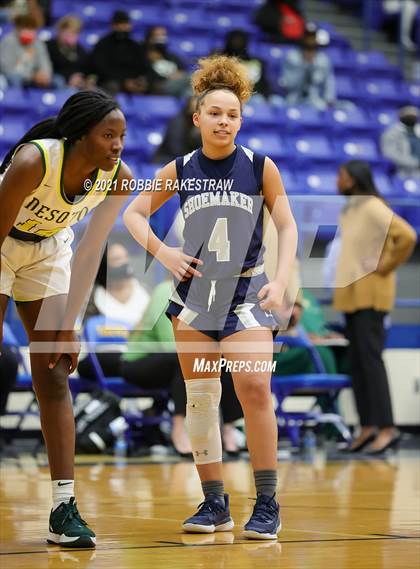 Thumbnail 2 in DeSoto vs. Shoemaker (UIL 6A Bi-District) photogallery.