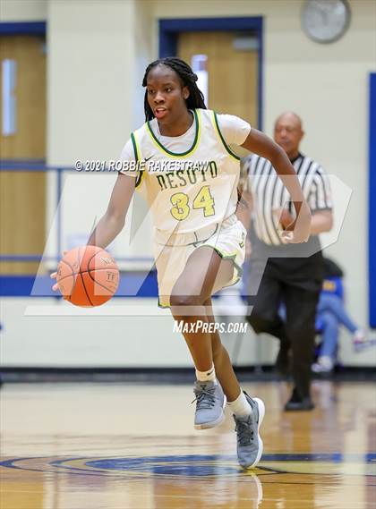 Thumbnail 3 in DeSoto vs. Shoemaker (UIL 6A Bi-District) photogallery.