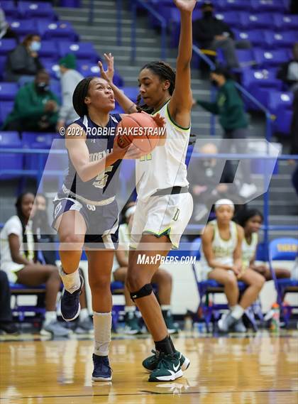 Thumbnail 2 in DeSoto vs. Shoemaker (UIL 6A Bi-District) photogallery.