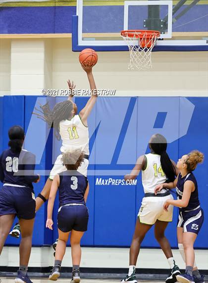 Thumbnail 1 in DeSoto vs. Shoemaker (UIL 6A Bi-District) photogallery.