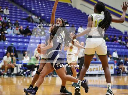 Thumbnail 3 in DeSoto vs. Shoemaker (UIL 6A Bi-District) photogallery.
