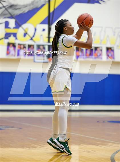 Thumbnail 1 in DeSoto vs. Shoemaker (UIL 6A Bi-District) photogallery.