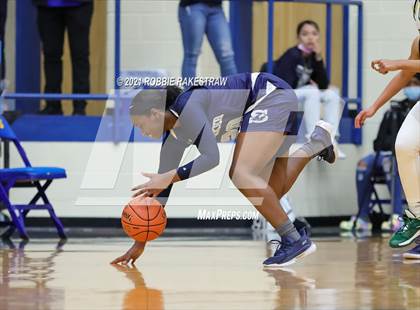 Thumbnail 1 in DeSoto vs. Shoemaker (UIL 6A Bi-District) photogallery.