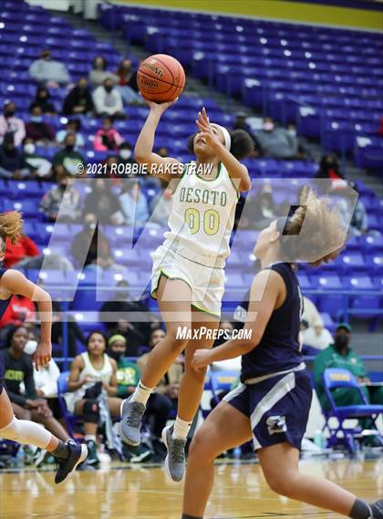 Thumbnail 3 in DeSoto vs. Shoemaker (UIL 6A Bi-District) photogallery.