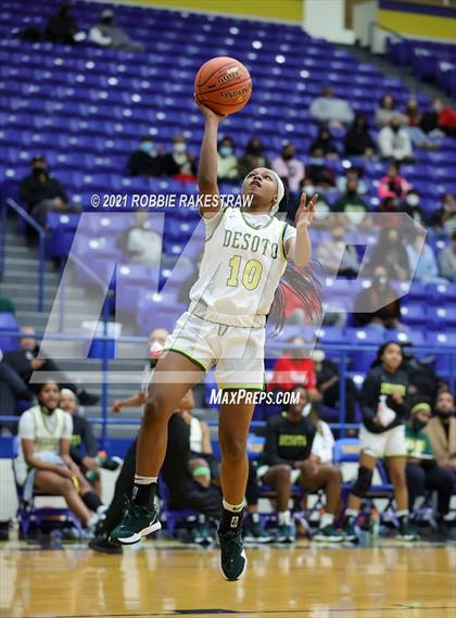 Thumbnail 2 in DeSoto vs. Shoemaker (UIL 6A Bi-District) photogallery.