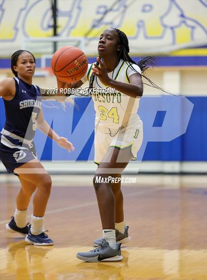 Thumbnail 1 in DeSoto vs. Shoemaker (UIL 6A Bi-District) photogallery.