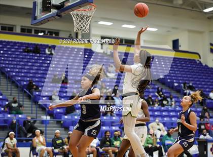 Thumbnail 1 in DeSoto vs. Shoemaker (UIL 6A Bi-District) photogallery.