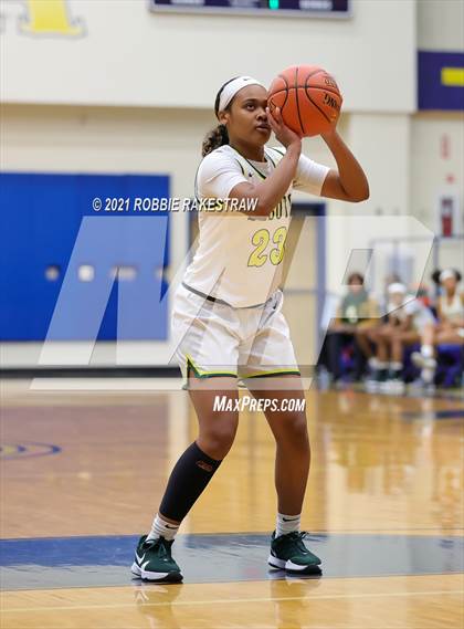 Thumbnail 3 in DeSoto vs. Shoemaker (UIL 6A Bi-District) photogallery.