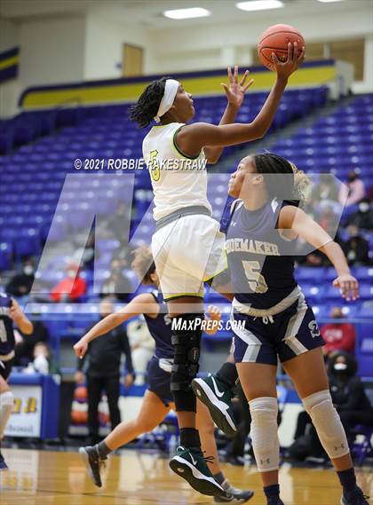 Thumbnail 1 in DeSoto vs. Shoemaker (UIL 6A Bi-District) photogallery.